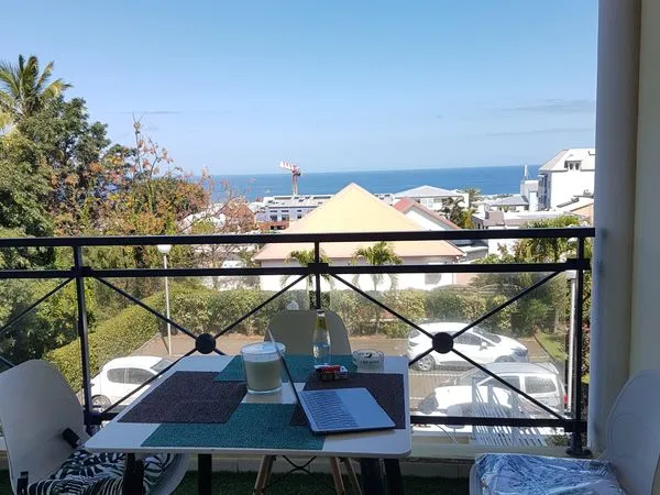 à louer un appartement F2 à Saint Pierre centre