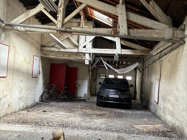 Local d'activité 167 m²
