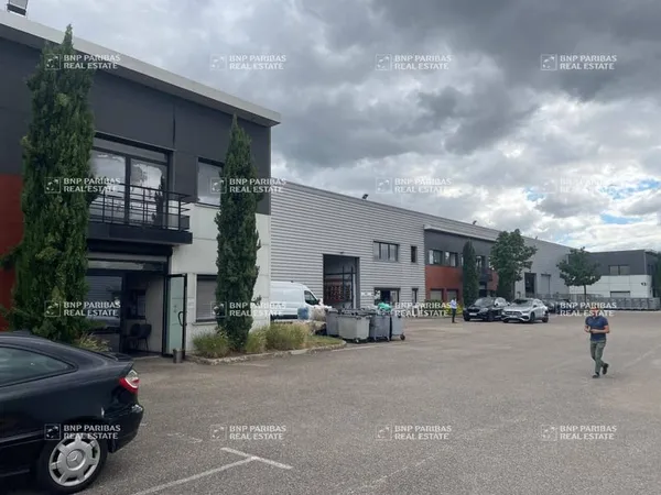 Local d'activité 2700 m²