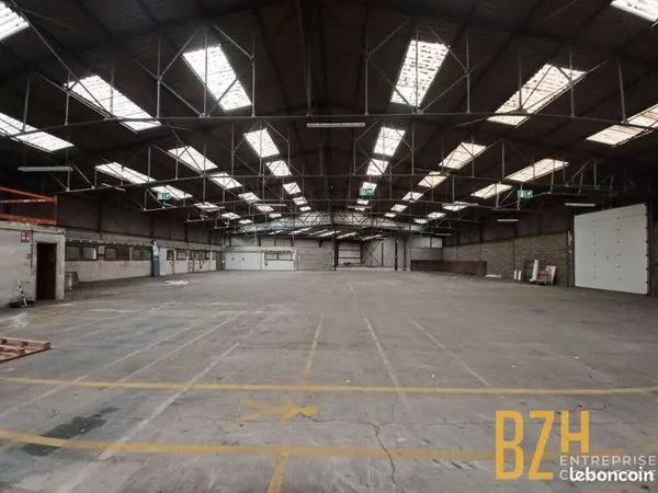 Local 1731 m² LORIENT