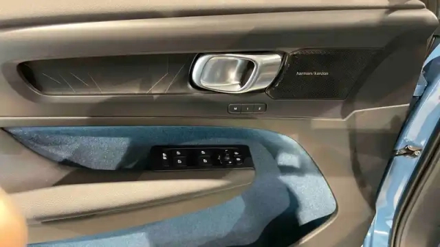 Volvo Xc40 t5 recharge 180+82 ch dct7 — photo 22