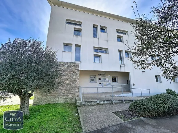 Local professionnel 7 pièces 148 m²