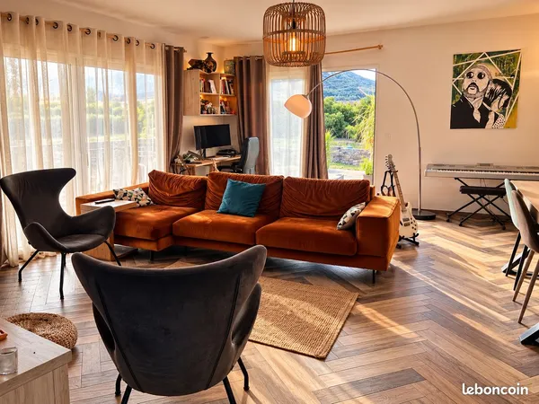Villa contemporaine 9 pièces, 6 chambres, 210 m², terrain 1 086 m² (à 9 min de Calvi)