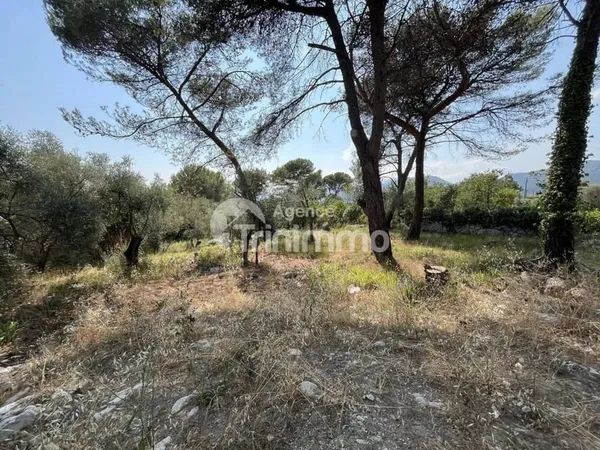 Terrain constructible 676 m²