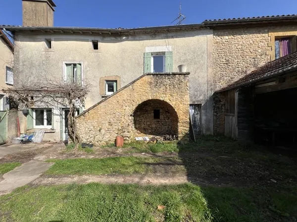Maison en pierre avec dépendance et vue sur Belvès Périgo