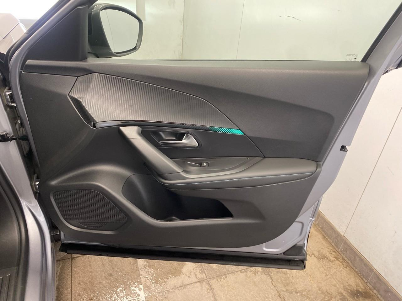 Peugeot 2008 puretech 130 s&s bvm6 allure — photo 25