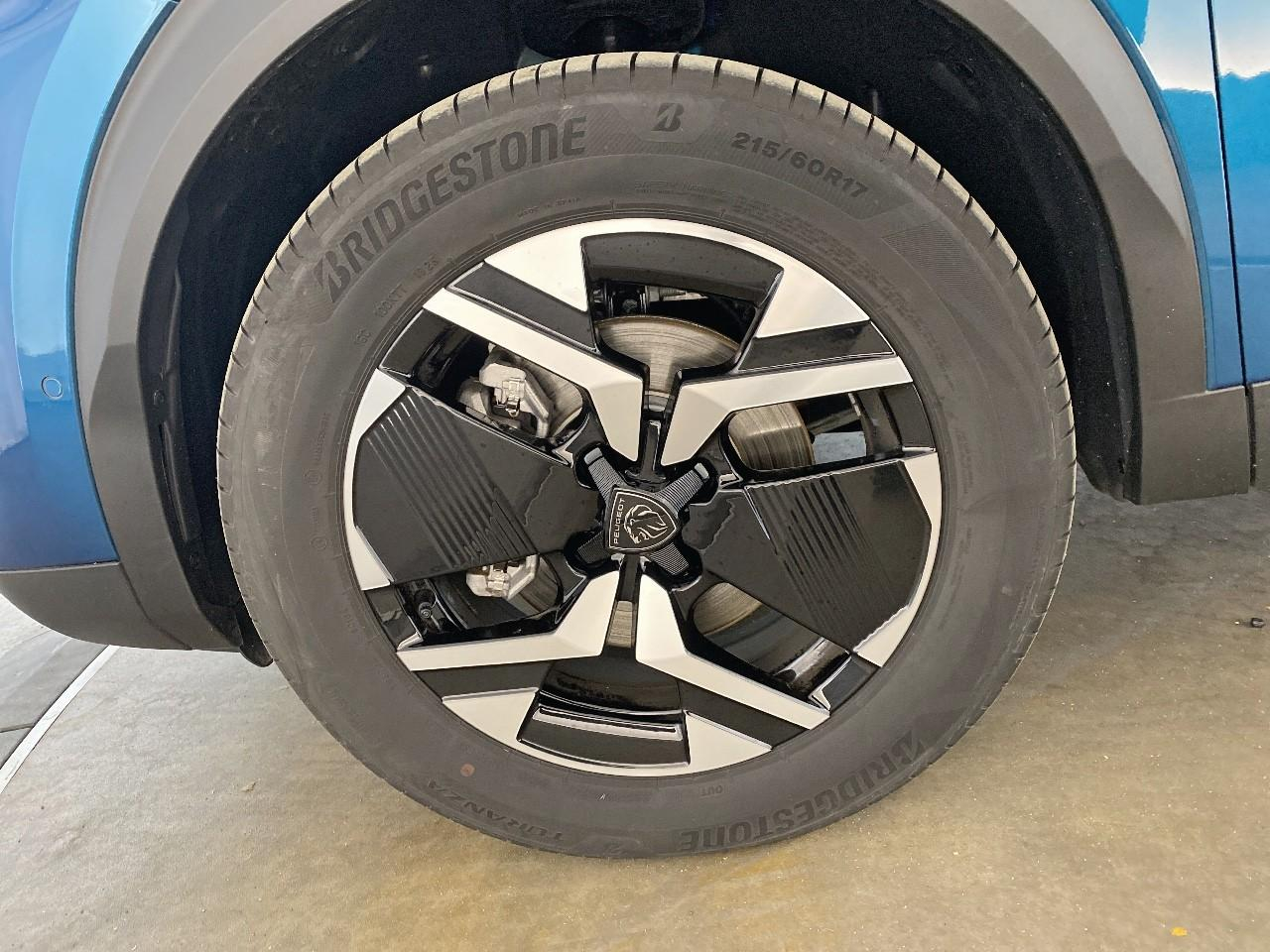 Peugeot 2008 hybrid 145 ch e-dcs6 allure — photo 11