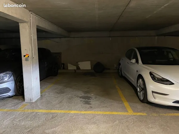 Place de parking sécurisée à louer - Gare RER Saint-Quentin-en-Yvelines (Montigny-le-Bretonneux)
