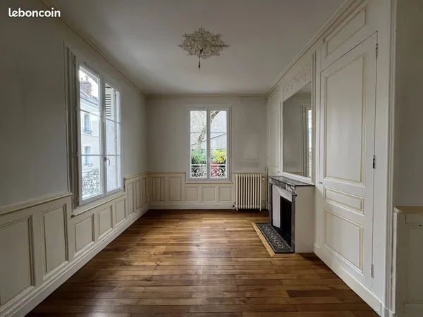 Bureaux 66 m² Tours