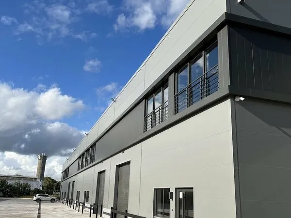 LOCAL D'ACTIVITE 257 m² LES PAVILLONS SOUS BOIS