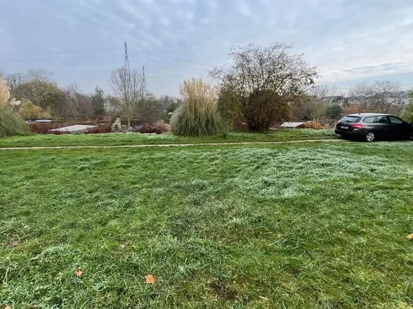 Terrain 776 m²