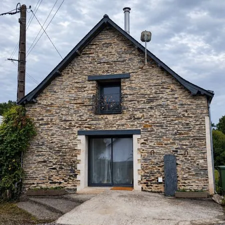 Maison en pierre 124 m² - 3 chambres - garage 54 m² - terrain 2 478 m² - abbaretz
