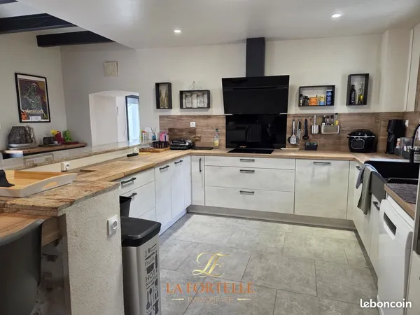 Maison 8 pièces 215 m²