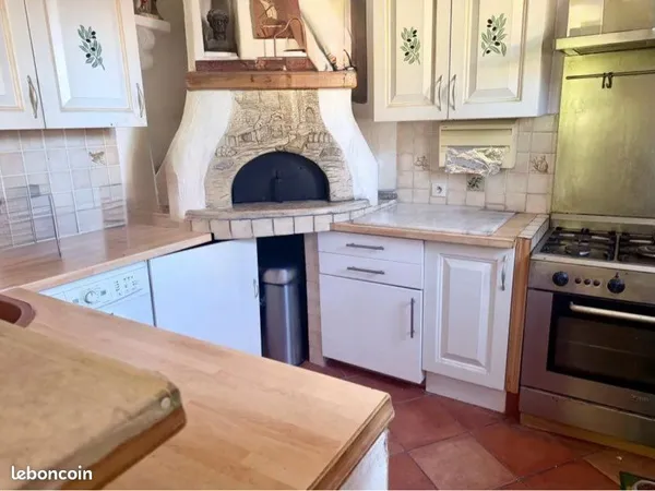 🏡 À vendre : deux appartements mitoyens dans un lieu chargé d'histoire, au coeur d'un charmant villa