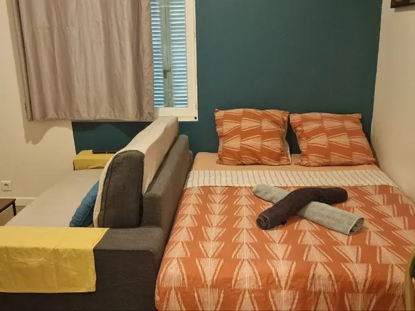 Studio meublé, 830e