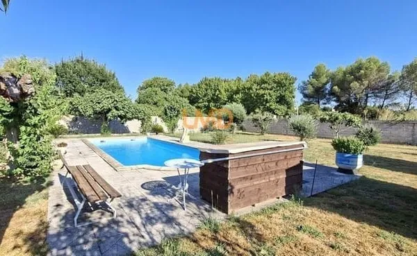 Maison plain-pied piscine grand terrain