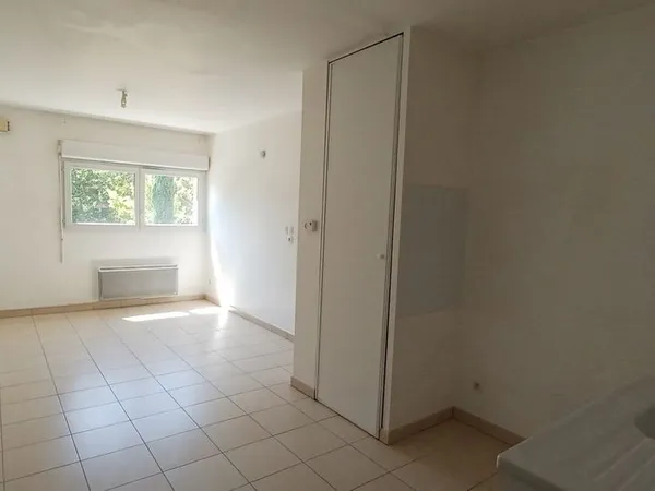Appartement type 2 proche rempart université