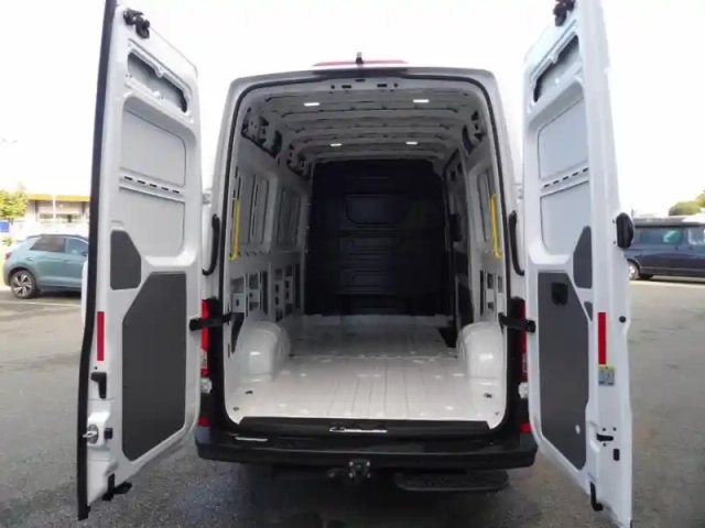 Volkswagen Crafter fg 30 l3h3 2.0 tdi 140ch business traction — photo 5