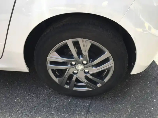 Peugeot 208 puretech 75 s&amp;s bvm5 — photo 25