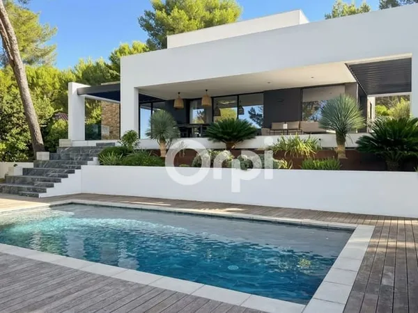Maison 5 pièces 252 m²