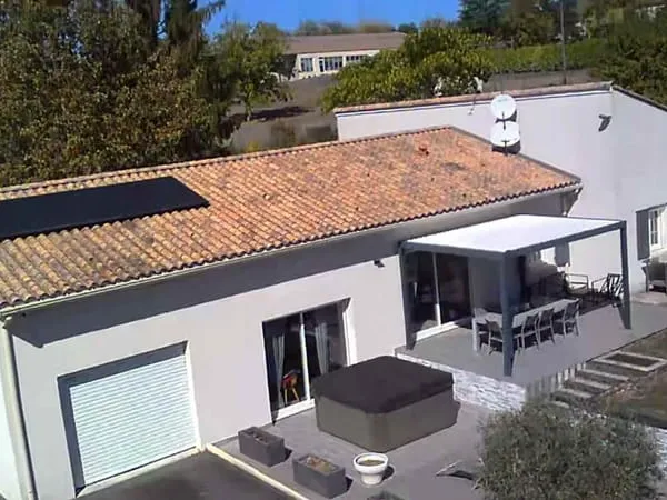 Belle contemporaine avec 4 chambres et 2 garages sur un terr