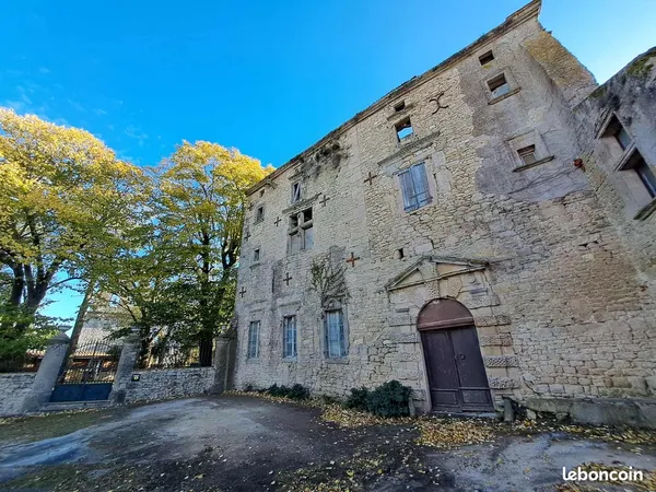 Imposant chateau médiéval