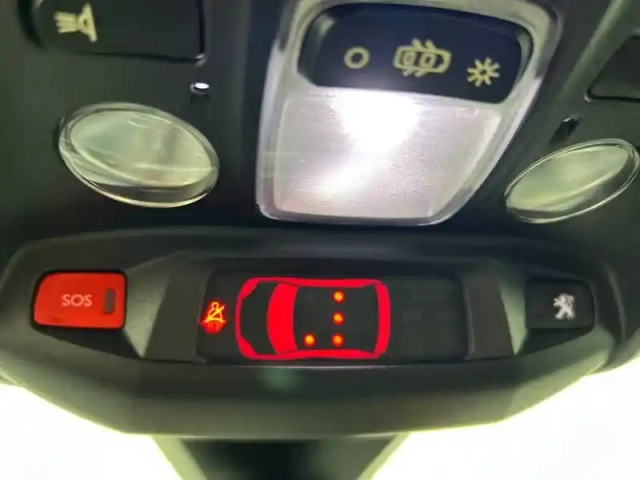 Peugeot 3008 hybrid 225 e-eat8 — photo 29
