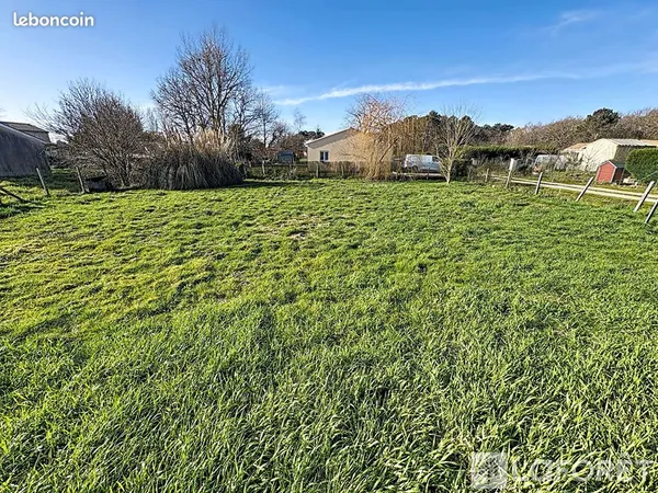 Terrain 650 m² PUGNAC