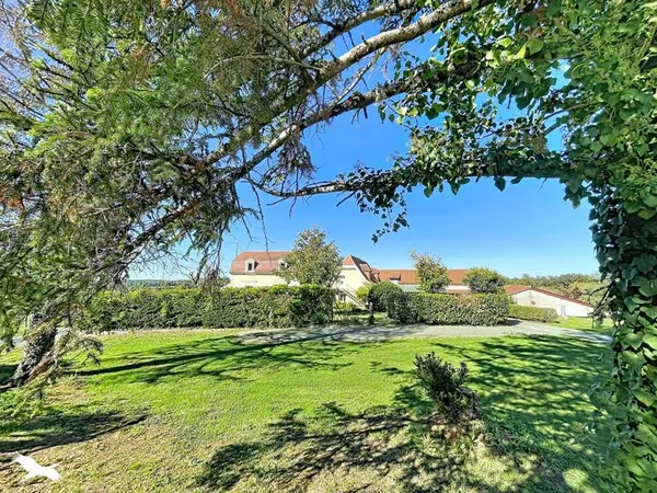 Maison 12 pièces 422 m²