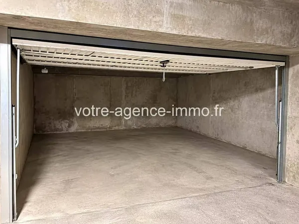 Stationnement Location Nice   220€