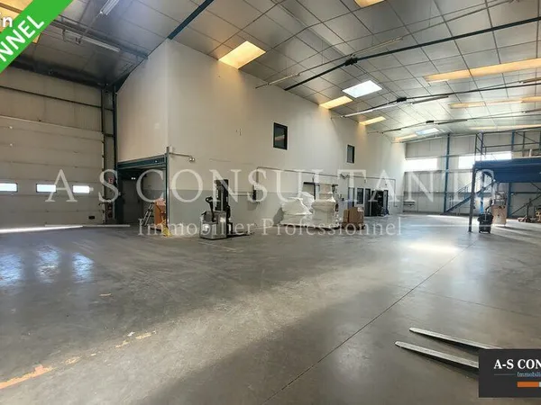 LOCAL D'ACTIVITE 2000 m² SAINT-DONAT-SUR-L'HERBASSE