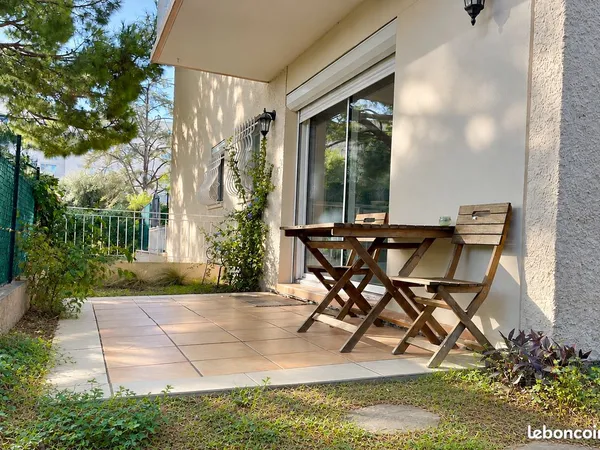 Antibes - 2 pièces 40 m² RDC, jardin privatif 50 m², calme, parking + cave