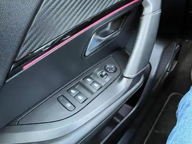 Peugeot 2008 1.2 puretech 130ch s&amp;s gt eat8 — photo 12