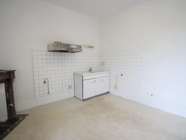 APPARTEMENT F3 93m2 SAINT LEGER DES VIGNES
