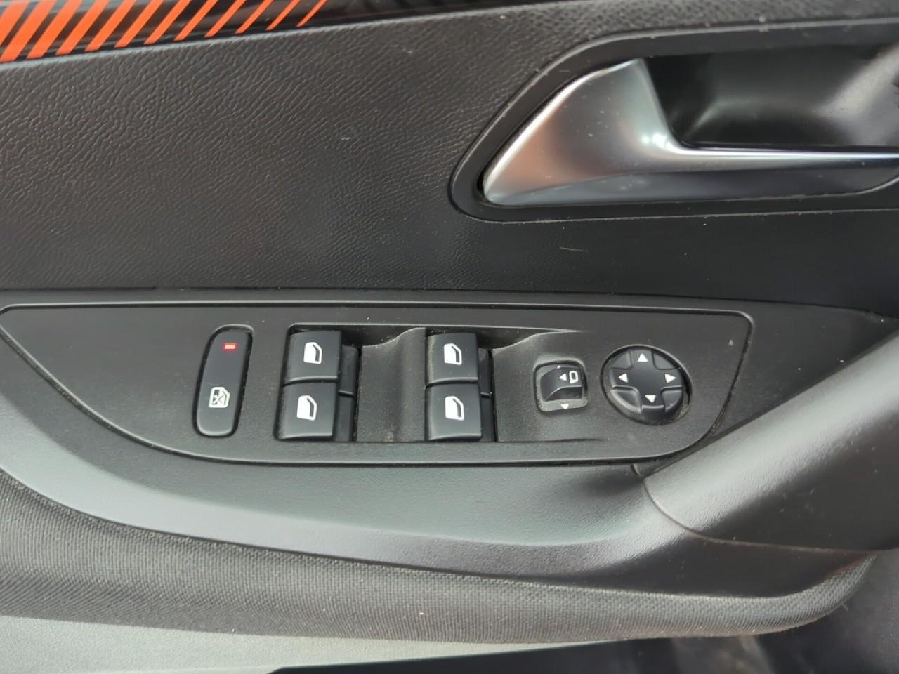 Peugeot 2008 puretech 100 s&s bvm6 active pack — photo 29