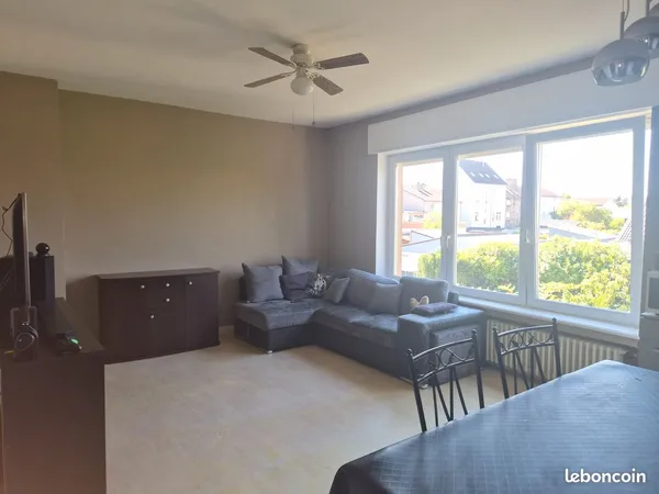 Appartement 79m2- 3 chambres- 2 garages- 2 caves- grenier 100m2