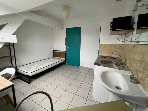 Chambre étudiante meublée 12m² à la Madeleine