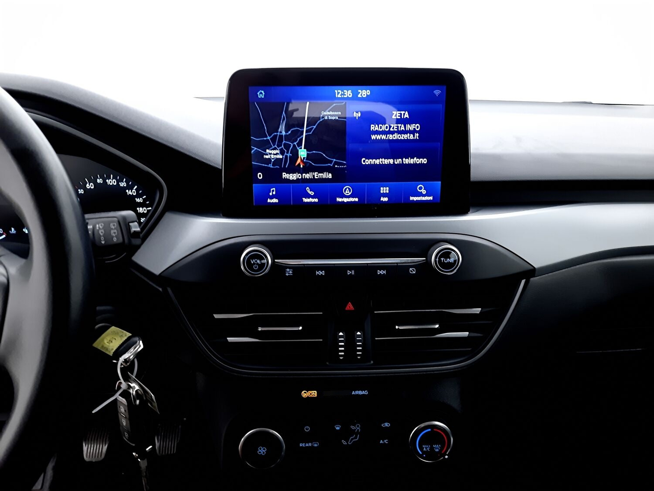 Ford Focus — photo 10