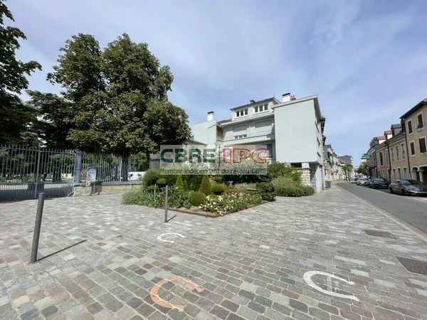 Local commercial 3 pièces 54 m²