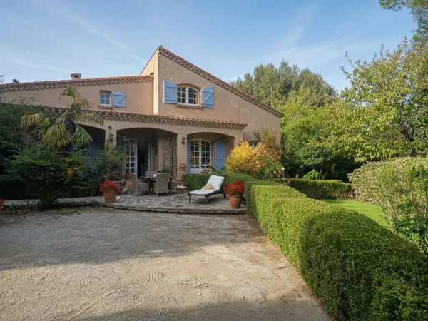 Propriété de 182m² avec piscine sur 4000 m² de terrain