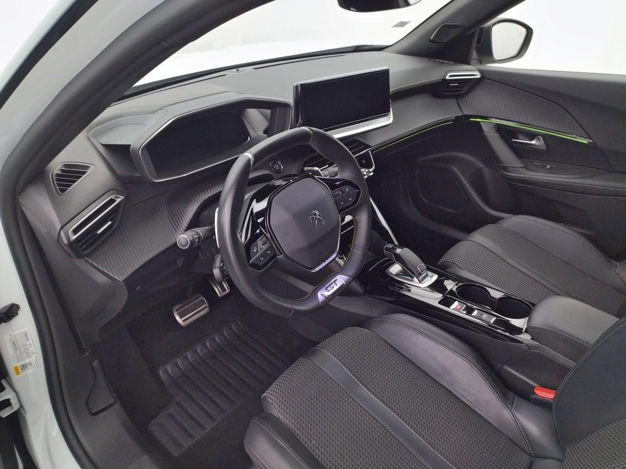 Peugeot 2008 puretech 130 s&s eat8 gt — photo 9