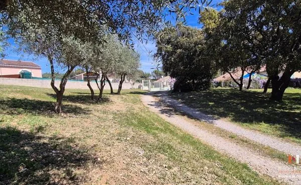 SOMMIERES TRES BEAU TERRAIN A BATIR DE 500M2 HORS LOTISSEMEN