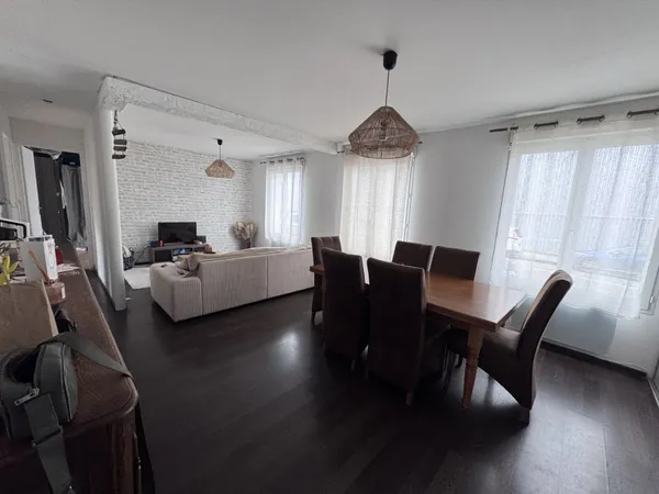 APPARTEMENT DEUX CHAMBRES AVEC EXTÉRIEUR