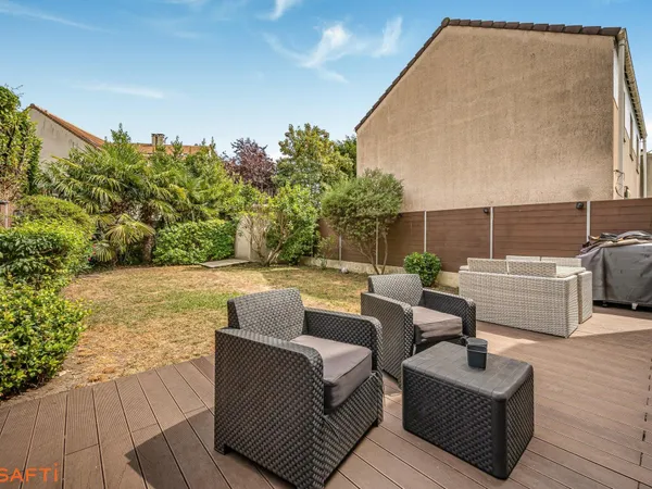 MAISON FAMILIALE 6 CHAMBRES ET BEAU JARDIN