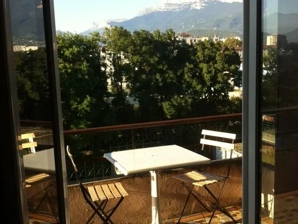 Appartement T3 - 70m2 - rue Emile Zola Grenoble - 810Eur