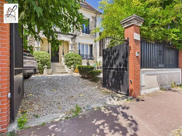 Maison 9 pièces 200 m²