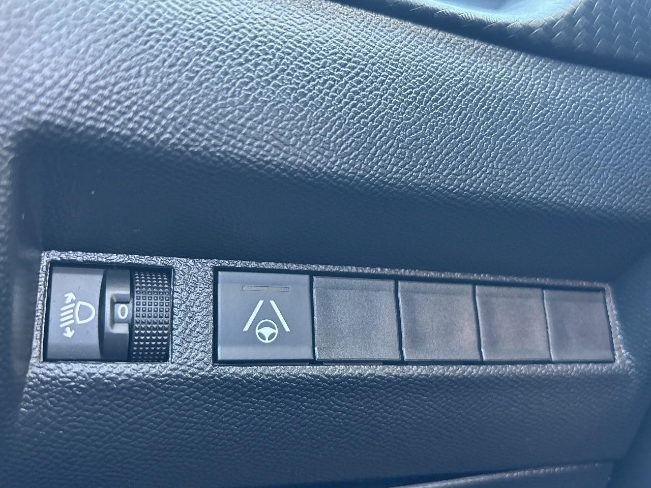 Peugeot 2008 1.2 hybrid 145ch allure e-dcs6 — photo 28