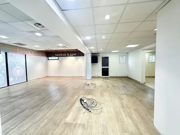 Appartement T2 à Fleury avec murs commerciaux