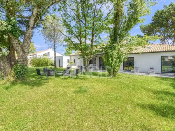 Maison de plain-pied 8 pièces 208 m²
