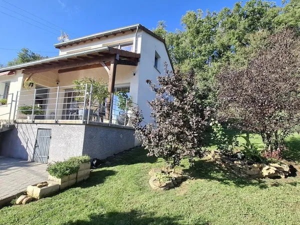MAISON CLIMATISEE AVEC PISCINE